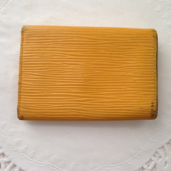 Louis Vuitton, Yellow Epi Leather 6-Hooks Key Case - Picture 2 of 8